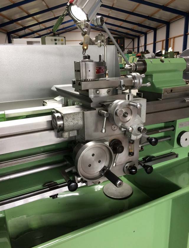 Фото токарно-гвинторізного верстата Schaublin 150